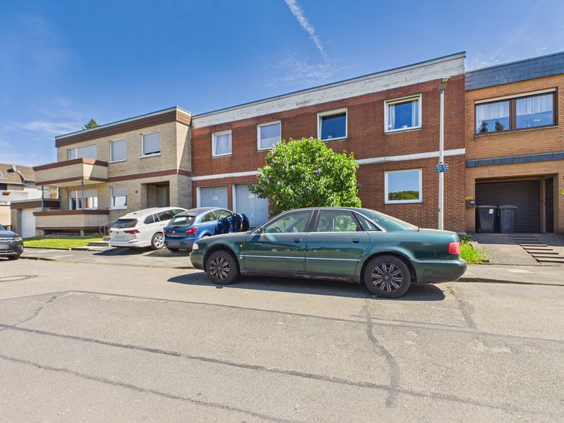 Brühl, Vierfamilienhaus mit zwei bezugsfreien Wohnungen,  zwei Terrassen,  zwei Balkone, Garagen